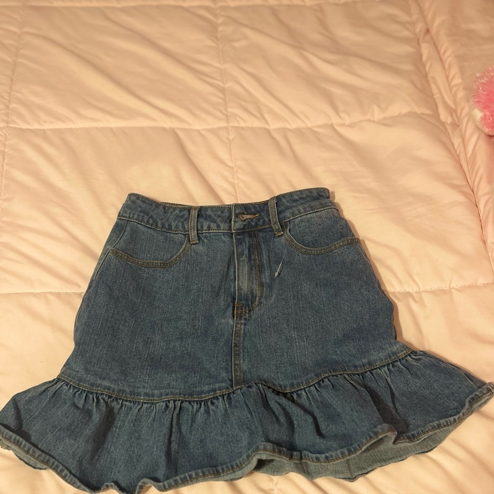 Jean skirt w flare at the bottom